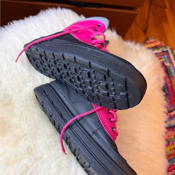 Nike Pink and Gray Boots Sixe 7 - Picture 4 of 4